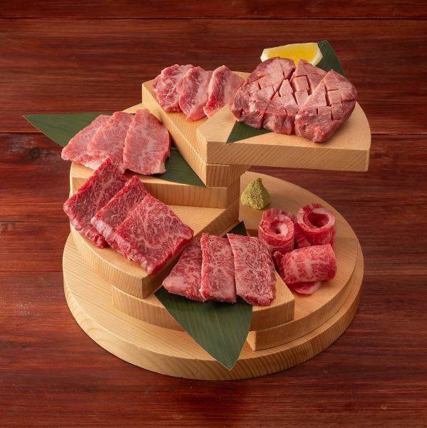 花咲き牛たんと黒毛和牛の豪華階段盛り