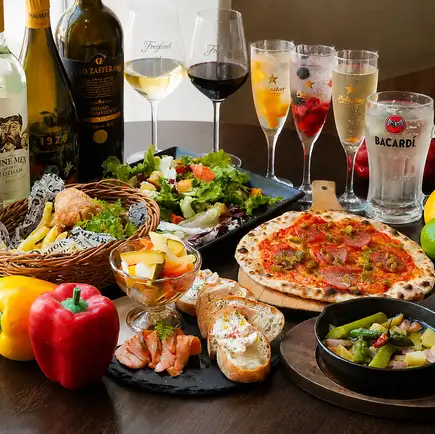All-you-can-eat beer and summer-only sparkling cocktails for ¥4500 (tax included)! Choose from 15 different pizzas.