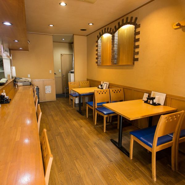 [3-minute walk from Nishikoyama Station] Equipped with counter seats and table seats.We also offer set meals at a reasonable price at lunch time. ◎ You can relax at the shop or take it home with you.Enjoy our food in your favorite way ♪