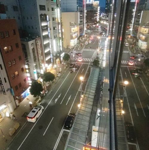夜景を眺めながらお食事を