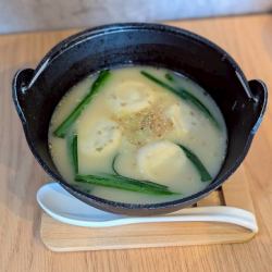 濃厚鶏白湯の肉汁水餃子(4個)