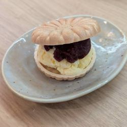 焼きたて最中アイス（あずきバニラorあずき抹茶）