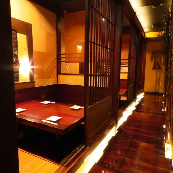 賑やかな街中にて営業中！シックなムードの良さが自慢のお店です。温かみのあるライトアップでリラックスできる雰囲気の店内は、居心地がよく、ごゆっくりお食事や会話をお楽しみいただけます。各種ご宴会でのご利用大歓迎です★