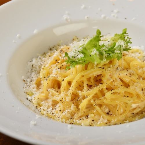 파르메산 치즈와 검은 후추 파스타