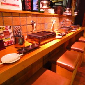 Popular counter seats ☆ Singles are also welcome! Enjoy chatting with the cheerful staff ♪