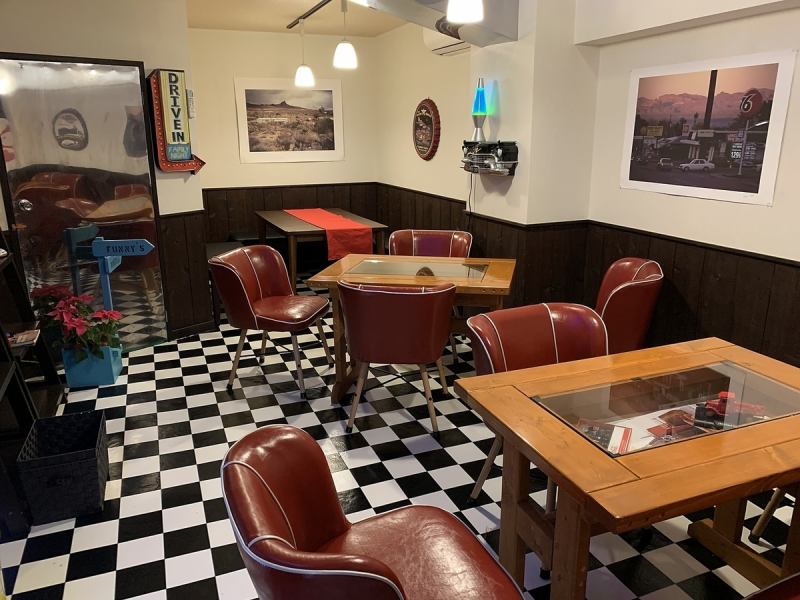 An open space with an American atmosphere ♪ You can enjoy alcohol and meals while listening to American music from the 1960s to the 90s while relaxing in a chair where you can sit deeply ♪ Families, birthday parties, dates, etc. It is also a recommended atmosphere!