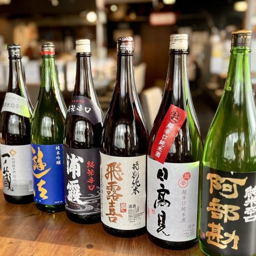 常備有12種以上的當地酒660日圓起。