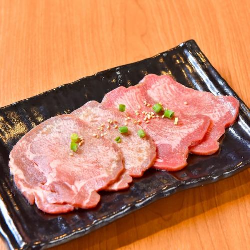 【名物◎龍神亭牛タン】タンが持つ独特の食感と噛み締める程に溢れる肉汁！