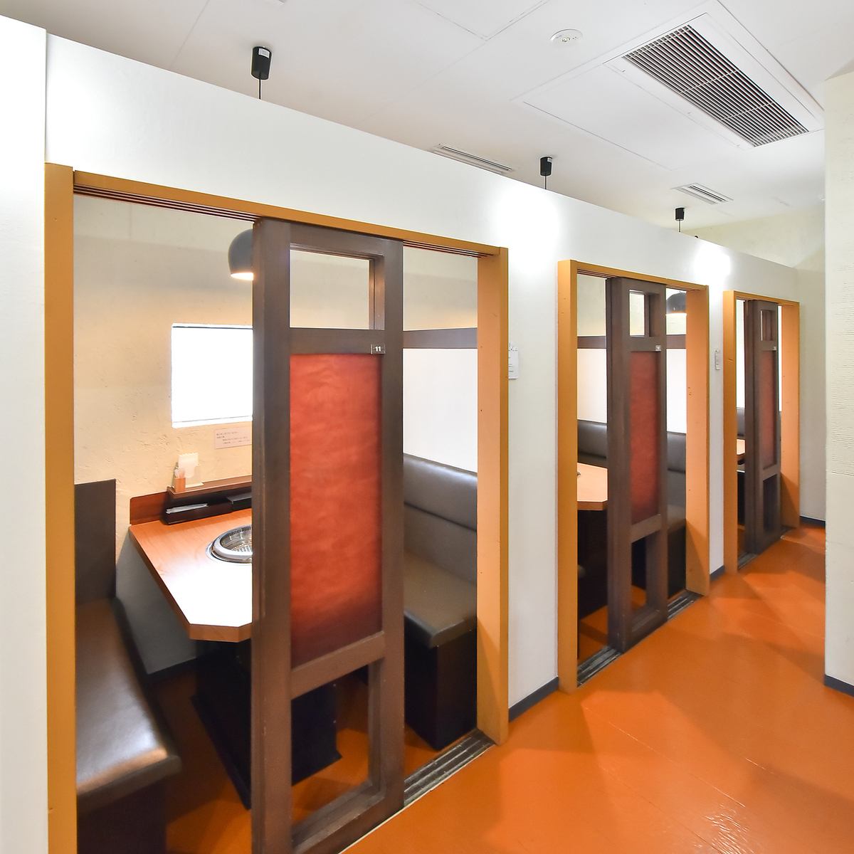 The restaurant can be rented exclusively for groups of 30 to 73 people. Please contact the store for details.