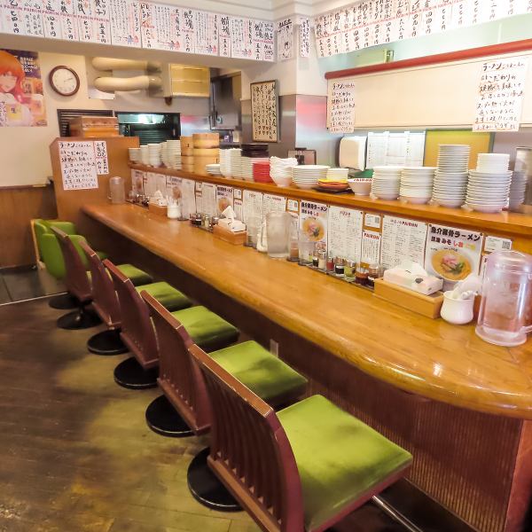 【お一人様もちろん大歓迎！】0次会、2次会人気の当店では、お一人様も入りやすいカウンター席を用意いたします。仕事帰りの一杯はいかがでしょうか。