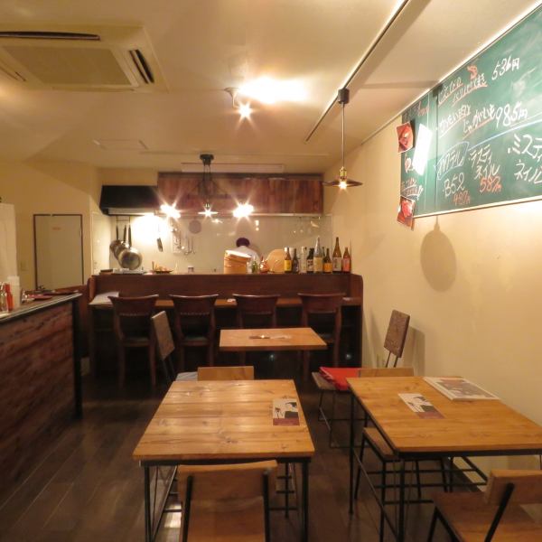 The inside of the store is a chic space with a wood grain table and counters · hanging lamp ♪ Recommended for the girls 'association ♪ Recommended for the girls' association ♪ We also accept reservations for charter for 12 to 16 people We are.We will prepare according to your budget and taste, so please feel free to contact us.