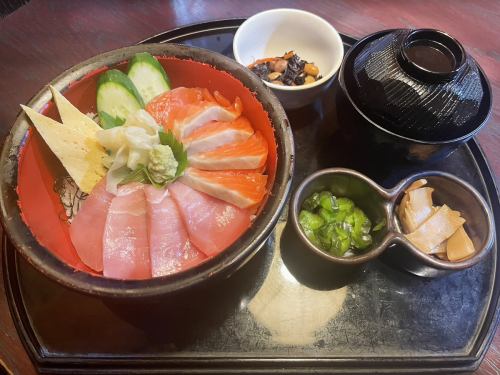 Tuna and salmon two-color rice bowl set meal