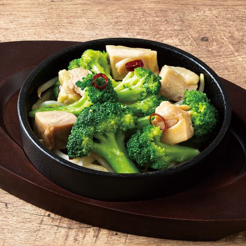 Chicken and broccoli peperoni style / Broccoli with six kinds of cheese sauce / Deep fried smelt roe each