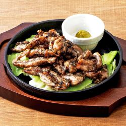 Charcoal-grilled chicken neck teppanyaki