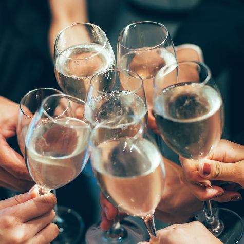 夜景とお料理を堪能!大人数で楽しむ贅沢ブッフェパーティ
