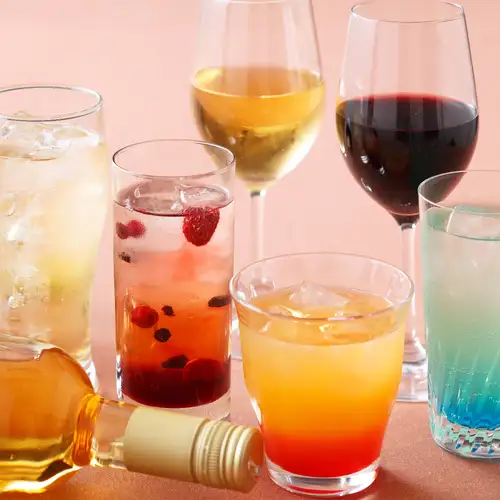 A wide variety of alcoholic beverages are available, from individual drinks to all-you-can-drink options!