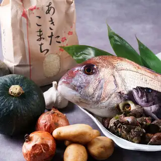 We offer local cuisine that makes use of seasonal ingredients from Oga and Akita.