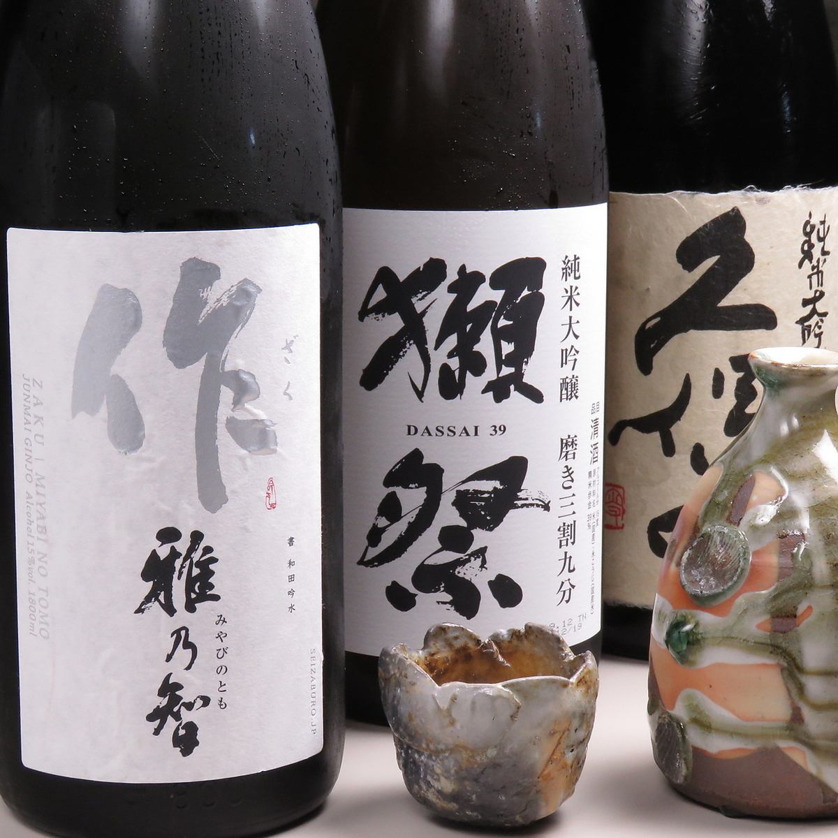 We have a wide variety of sake, wine, fruit liquor, shochu, and other alcoholic beverages selected by the owner.