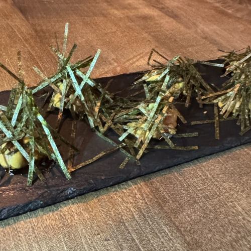 食べられるところも少ない当店おススメの山ウニ