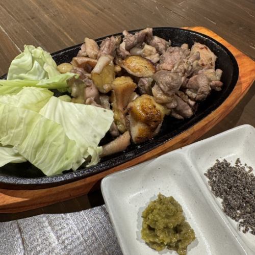 【当店の名物！食べなきゃ始まらない◆】親モモ/かわ炭火炙り焼き　各種　1,188円 (税込)～