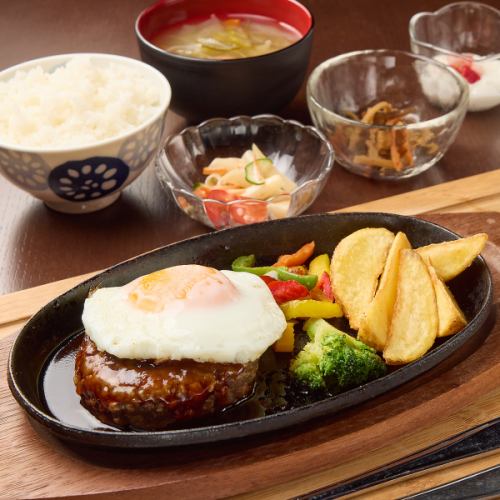 【ボリューム満点☆】ハンバーグ 800円(税込)~