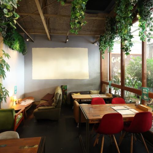 お洒落で落ち着いた店内