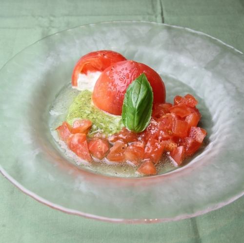フレッシュトマトとマスカルポーネチーズのサラダ