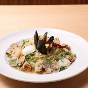 たっぷり魚介のペペロンチーノ