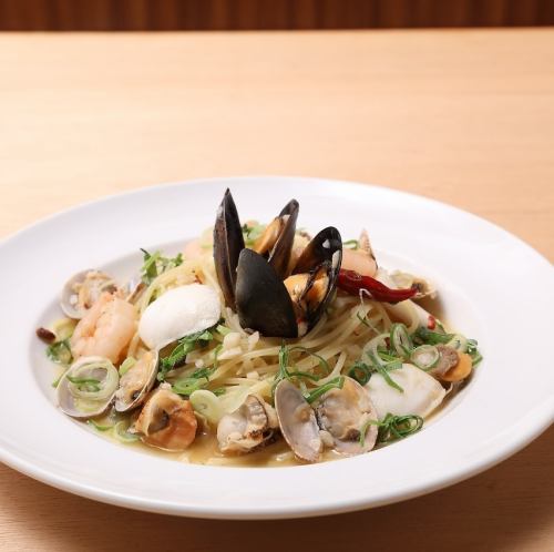 たっぷり魚介のペペロンチーノ