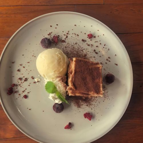 aqua特製ティラミス