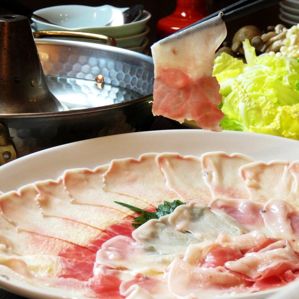 We offer a course meal packed with the delicious flavors of Kyushu and Nagasaki.