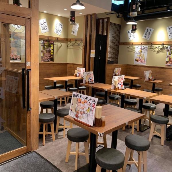 ◇◆Sangenjaya x Table◇ Our casual, lively table seating is always bustling and full of energy. ☆ Don't worry, we can accommodate large groups by connecting tables. ☆ Enjoy a night out with your colleagues or friends with our addictive new-age specialty, "Den Kushi" in hand!