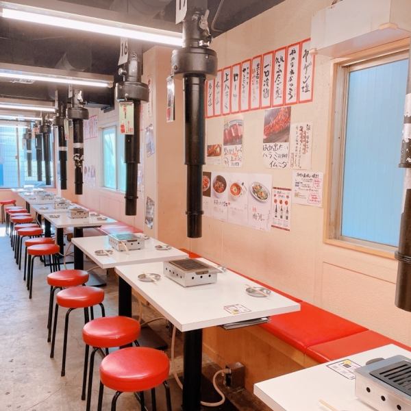 ふたご屋はエネルギーに満ちた韓国焼肉の専門店です。明るく開放的な空間には、肉のエキスパートがそろい、あなたの好みや肉の種類に応じて絶妙に焼き上げます。肉の香りが漂い、食欲を刺激します。盛り上げるのも得意です！友人や家族と一緒に、楽しい時間を過ごすことができる場所です。心温まる食事をお楽しみください。