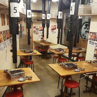 お席のご予約は承っております！様々な飲み会シーンやお食事にご対応致します♪店内に広がるお肉の香りが食欲を増します！いつもとは違った空間でのお食事をお愉しみくださいませ！