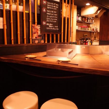 カップルにはカウンターもおすすめ。