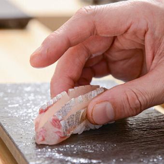 【華 ランチコース】先付から鮨10貫、デザートまで揃うカウンター席限定の特別プラン