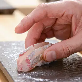 【今井 コース】純粋に寿司を味わう。厳選握り14貫、巻物、赤だしの鮨尽くしプラン