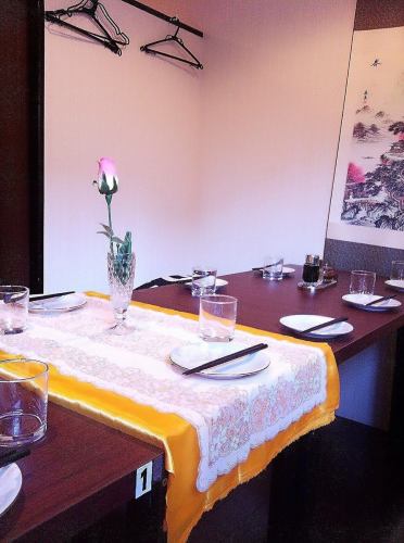 【高級中華料理屋の様な綺麗な店内】