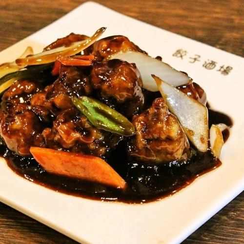 饺子吧的招牌菜!糖醋里脊配黑醋!