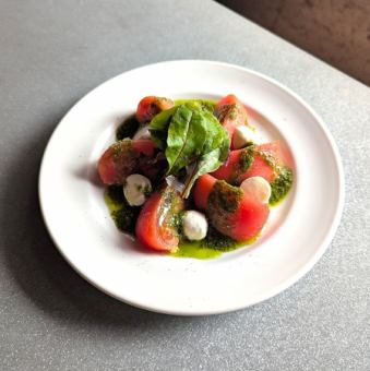 フレッシュトマトのカプレーゼサラダ