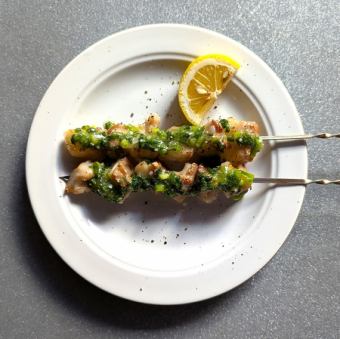 アカセンの串焼き　ニラのチミチュリソース