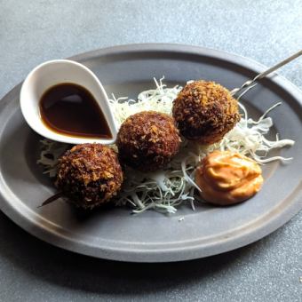 特製メンチカツ　オニオンソースとキムチマヨ