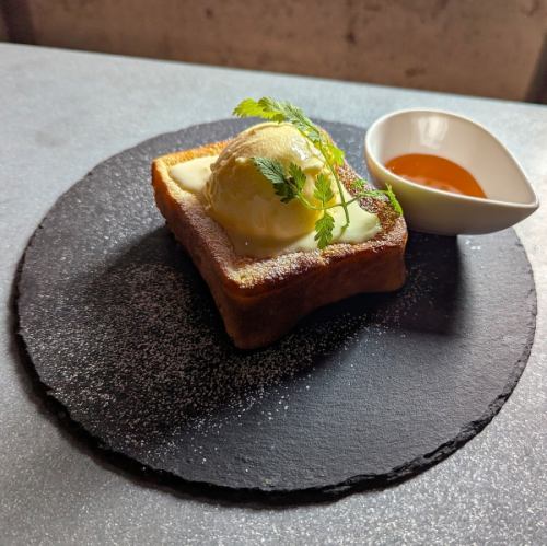 ふわとろフレンチトースト　奇跡の蜂蜜添え