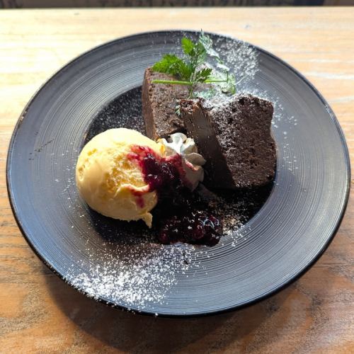 生チョコ仕立てのガトーショコラ