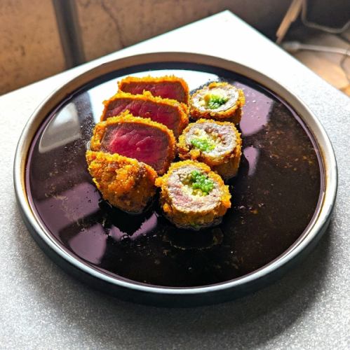 [Highly addictive] A must-try dish drowning in a piping hot sauce! Rare beef cutlet and vegetable-wrapped bisha cutlet 1,848 yen (tax included)