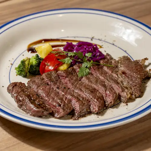 【肉の旨味を凝縮】黒毛和牛ステーキ◆上質な脂の甘みと柔らかな食感を堪能