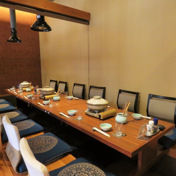 您可以在受歡迎的horigotatsu包房放鬆身心，盡情享用美食。horigotatsu榻榻米房間最多可容納23人！