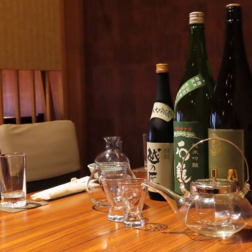 Together with sake carefully selected from all over the country...
