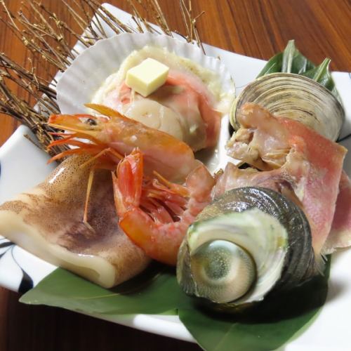 お席で焼き立てが食べれる「海鮮焼き」コースは4,000円～　単品は1,800円～
