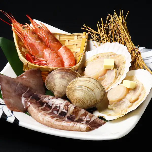 お席で焼き立てが食べれる「海鮮焼き」コースは4,000円~ 単品は2,000円~